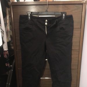American Eagle Black Capris - Size 6